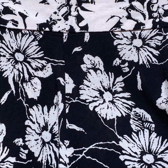 Free People Black and White Floral Shorts Size 4 - Picture 2 of 6